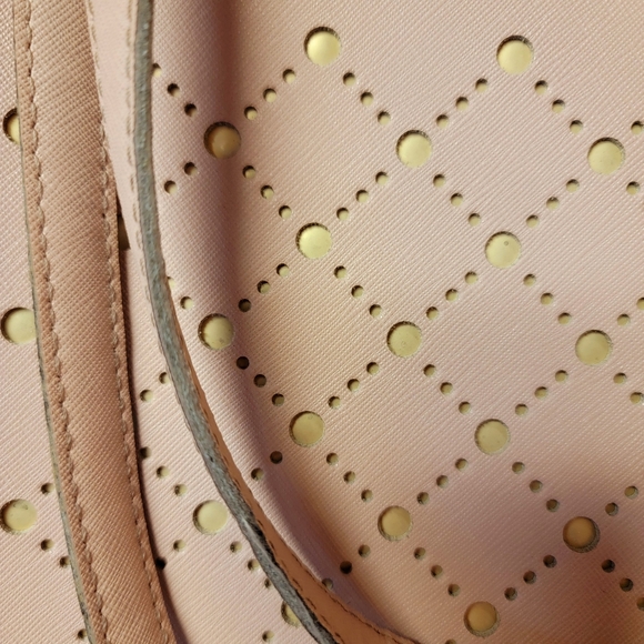 MICHAEL KORS CARRY ALL TOTE - Picture 12 of 12